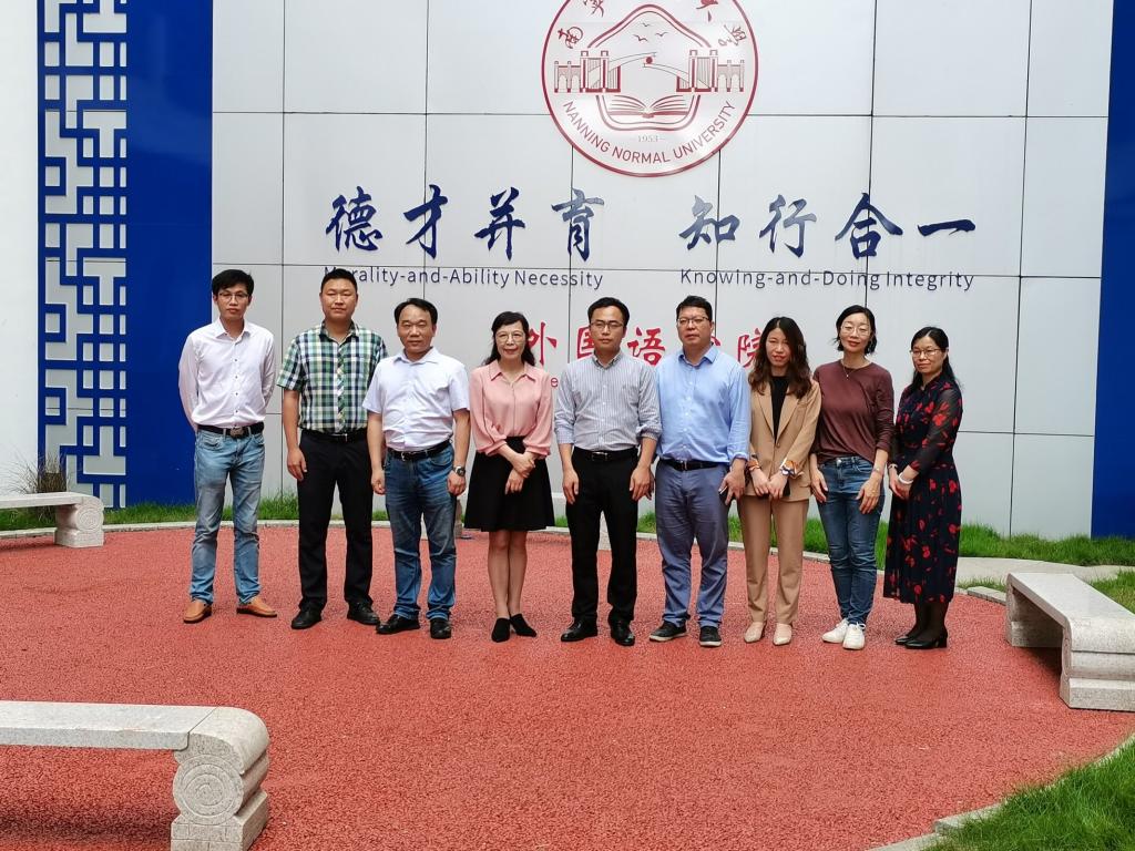 最后,阚哲华院长一行人对我校外国语学院的热情接待